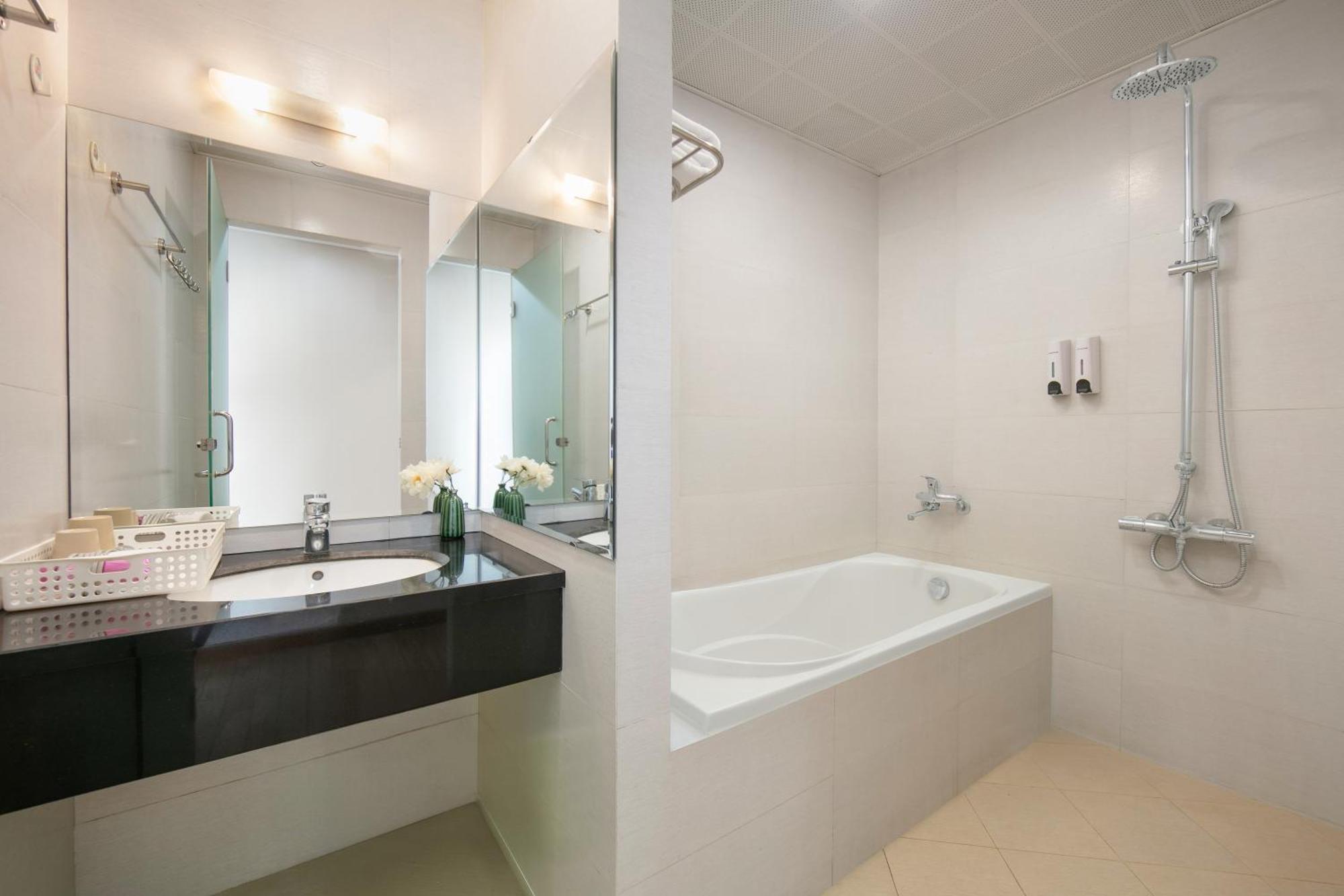 Hb Serviced Apartment - 121B Quan Hoa Ханой Екстер'єр фото